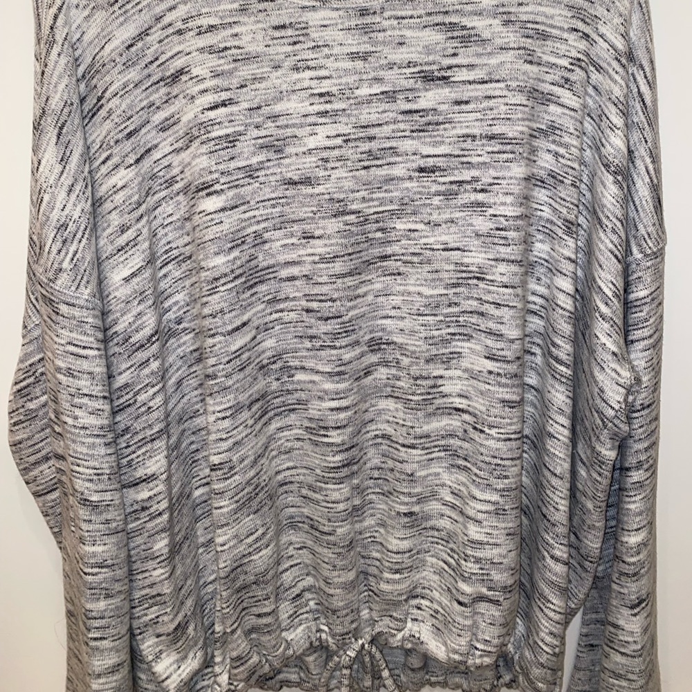 tie bottom crew neck